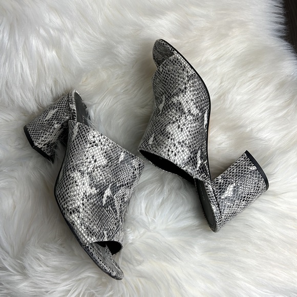 MARC FISHER Snake Block heel Slide Sandals - Picture 1 of 6
